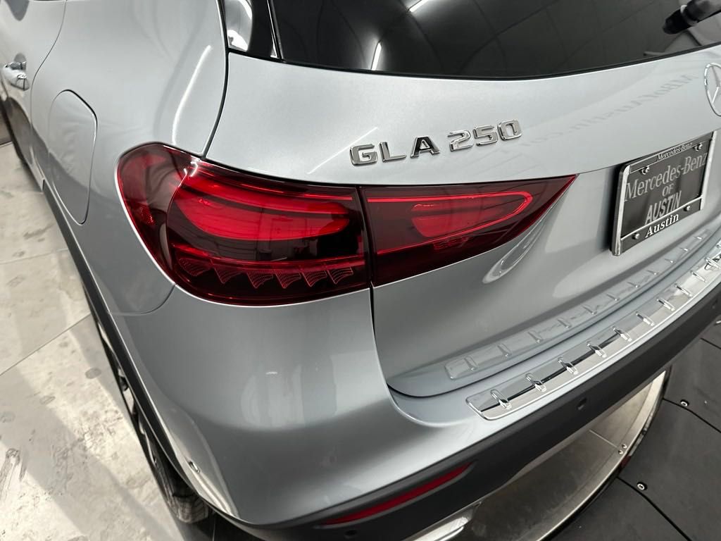 2025 Mercedes Benz GLA 250 photo 9