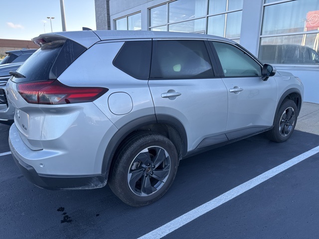 2024 Nissan Rogue SV photo 3