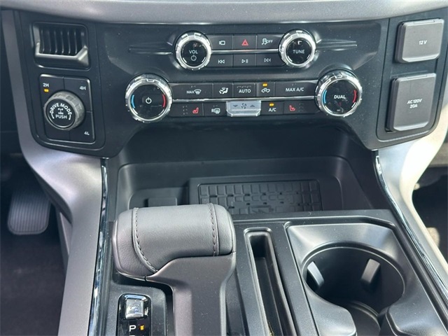 2025 Ford F-150 XLT photo 8