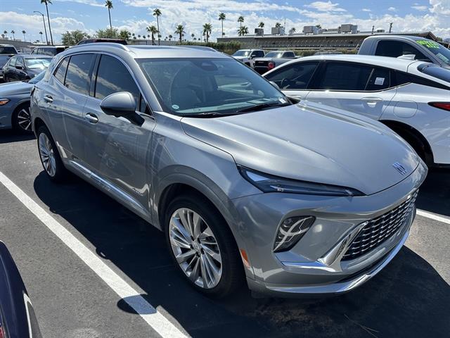 2025 Buick Envision Avenir photo 2