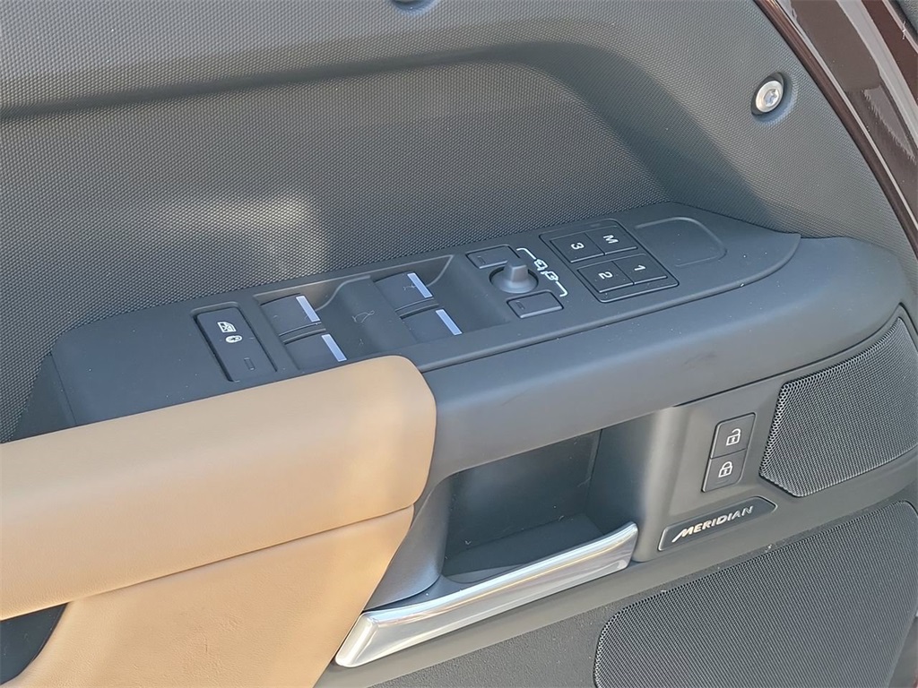 2025 Land Rover Defender 130 S photo 22