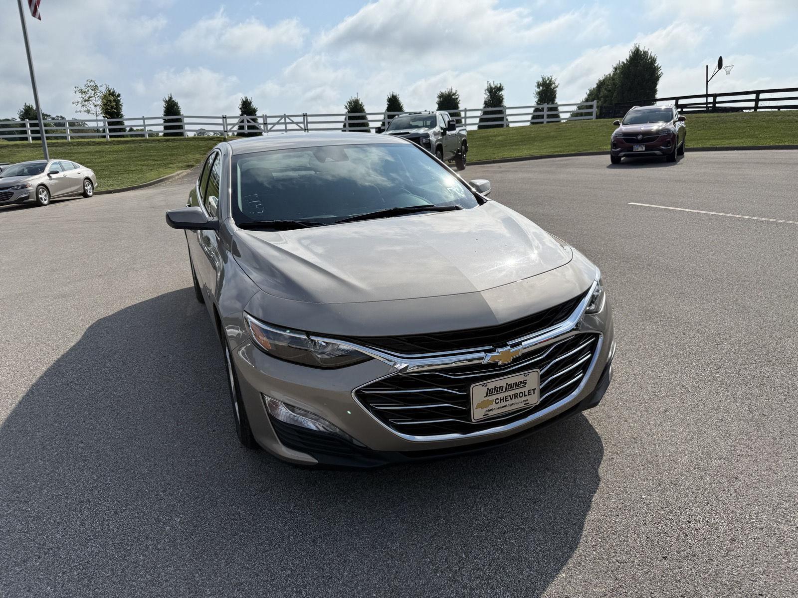2023 Chevrolet Malibu 1LT photo 3