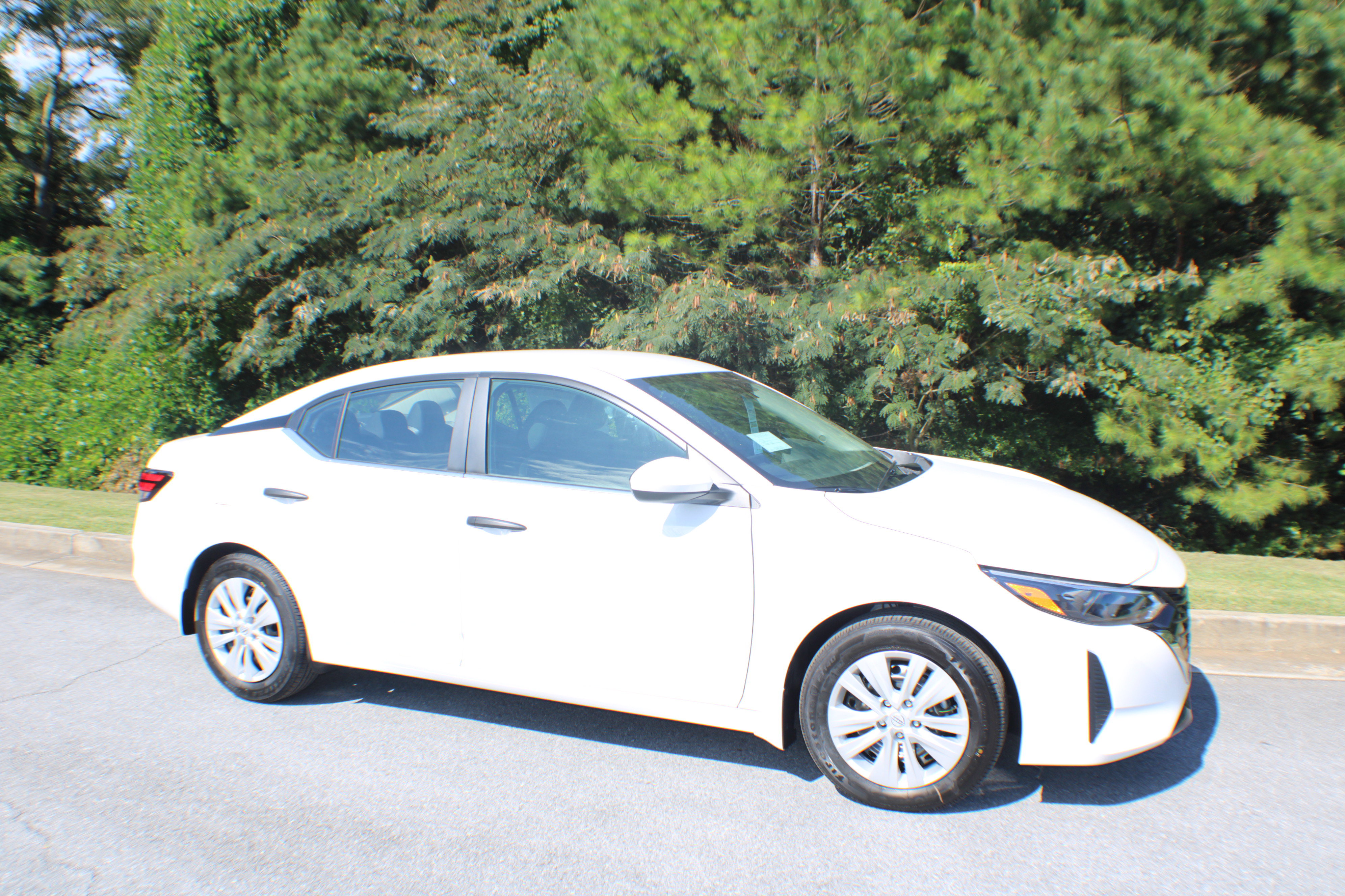 2025 Nissan Sentra S's photo