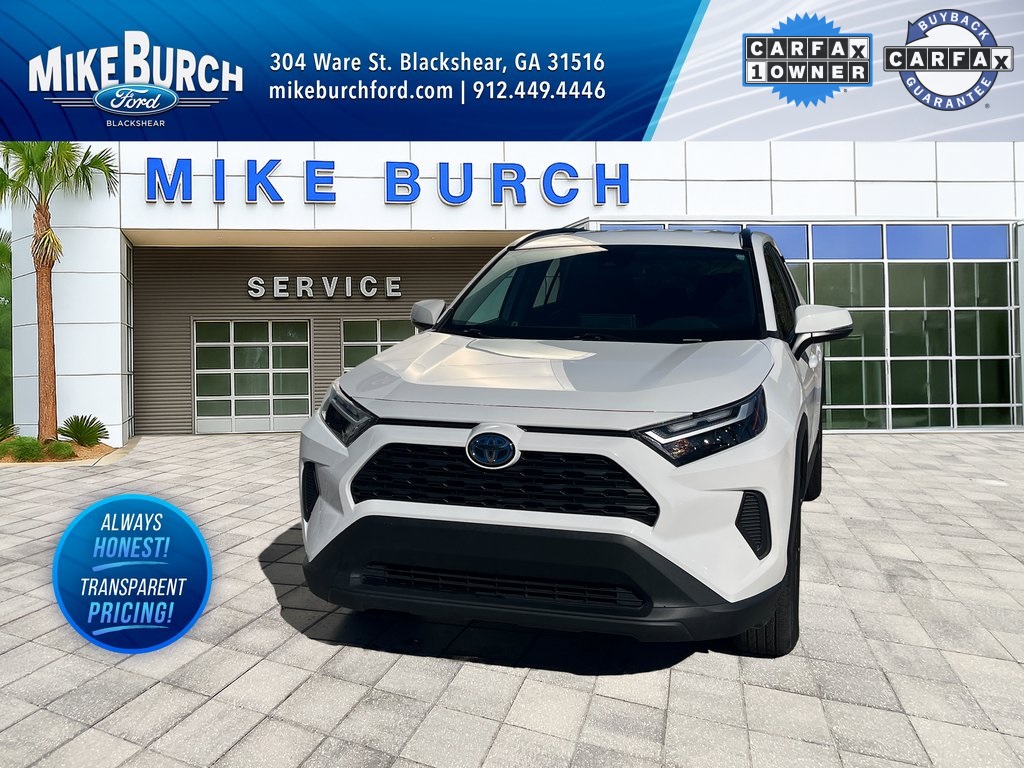 2023 Toyota RAV4 LE's photo