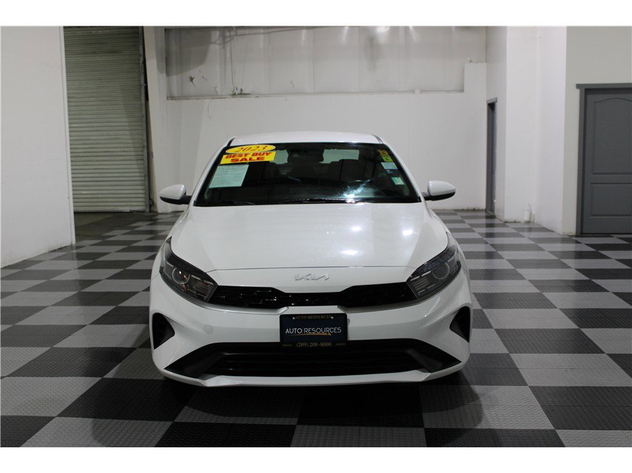 2023 Kia Forte LXS photo 3