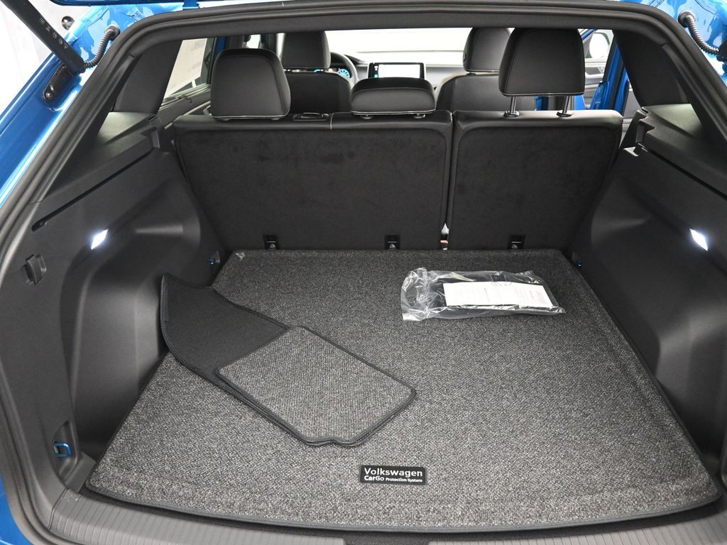 2025 Volkswagen Atlas Cross Sport SEL R-Line photo 40