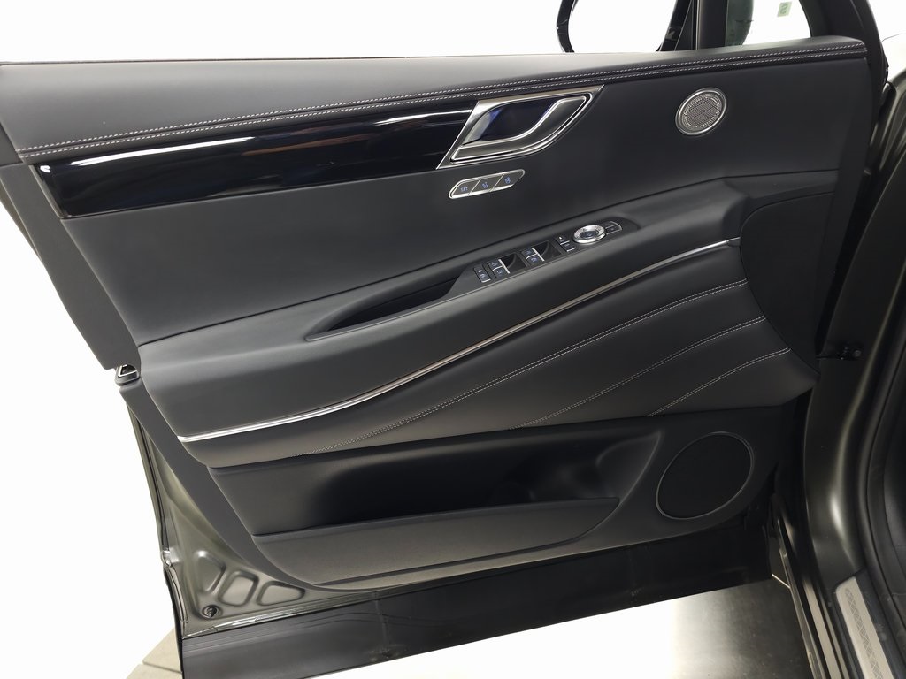 2025 Genesis GV80 2.5T Standard AWD photo 8