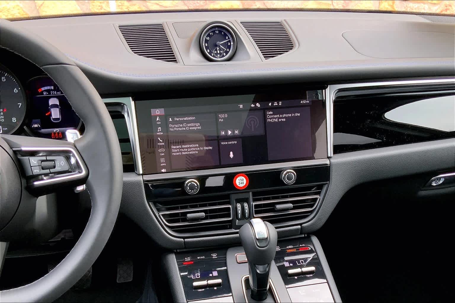 2024 Porsche Macan T photo 9