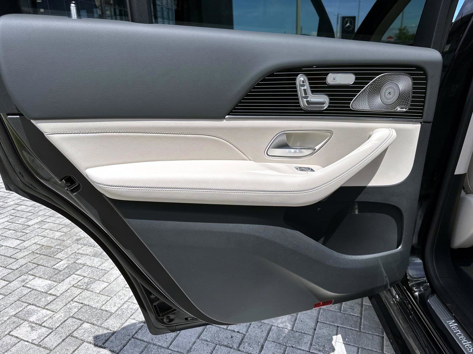 2026 Mercedes Benz GLS 450 4MATIC photo 9