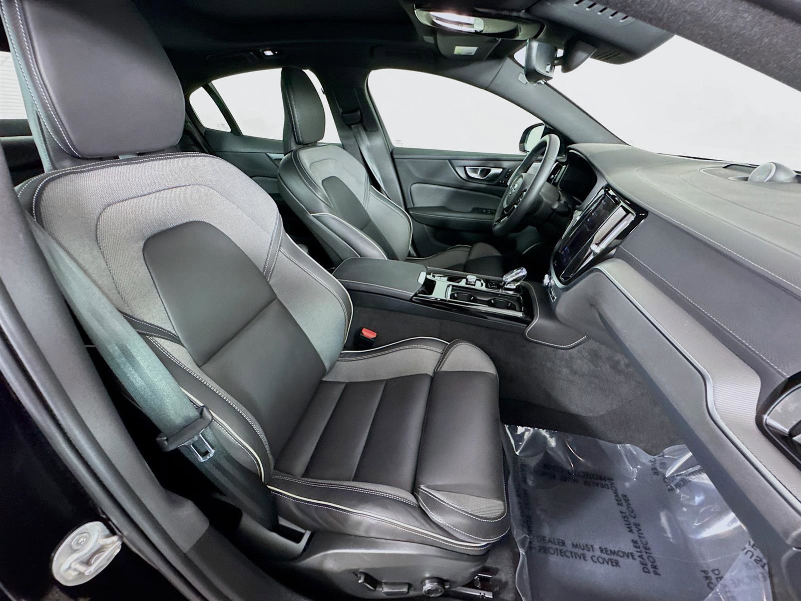 2024 Volvo S60 Recharge Ultimate Black Edition photo 28