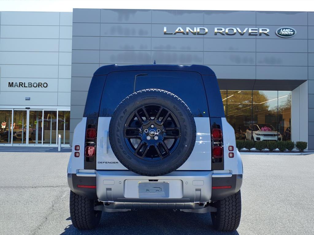2025 Land Rover Defender 90 S photo 7
