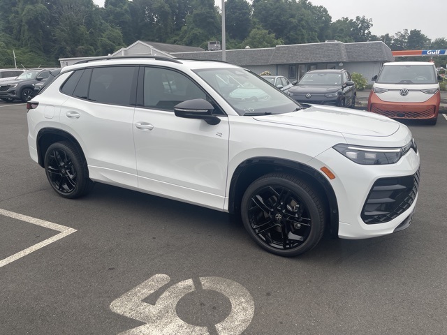 2025 Volkswagen Tiguan SE R-Line Black photo 4