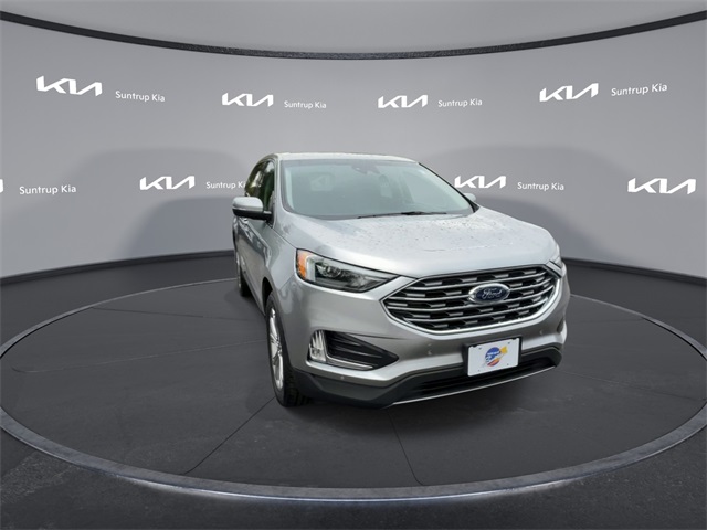 2024 Ford Edge Titanium photo 2