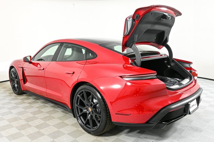 2025 Porsche Taycan GTS photo 31