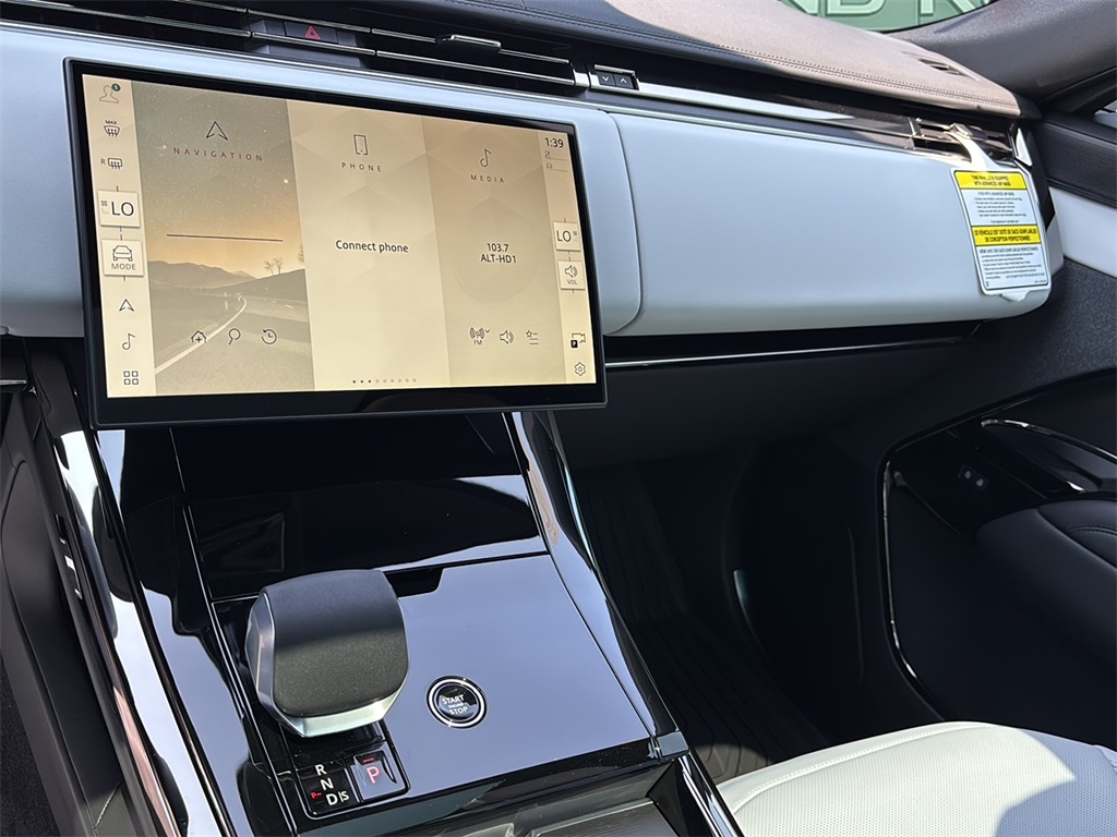 2025 Land Rover Range Rover Sport SE photo 8