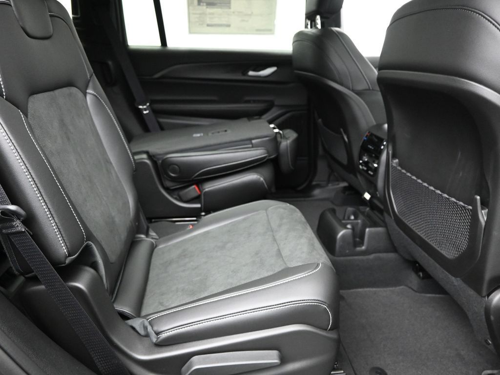 2025 Jeep Grand Cherokee Altitude X photo 6
