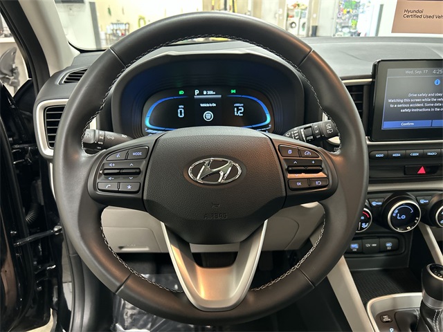 2025 Hyundai Venue SEL photo 27