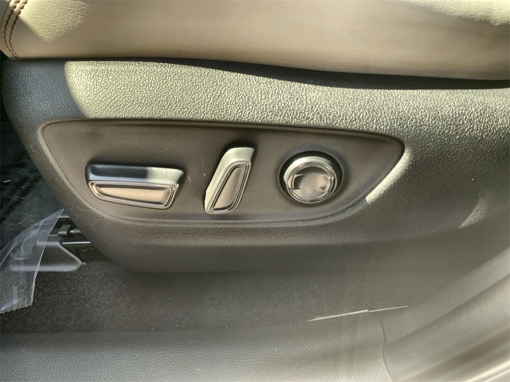 2022 Toyota RAV4 XLE Premium photo 14