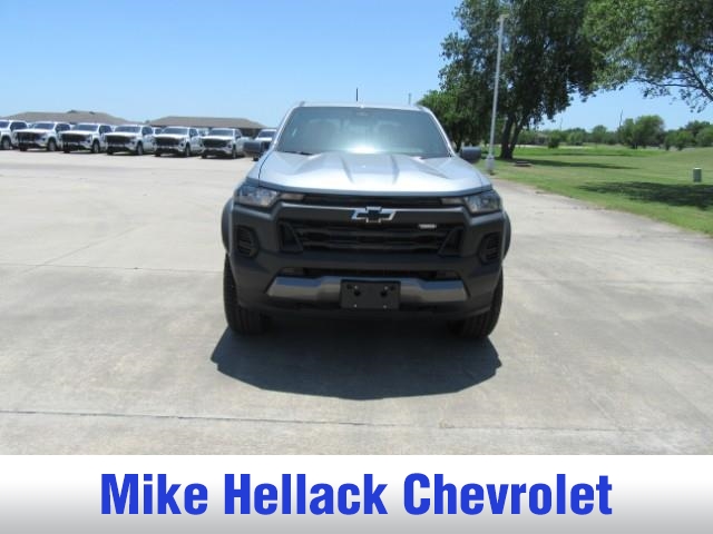 2025 Chevrolet Colorado Trail Boss photo 2