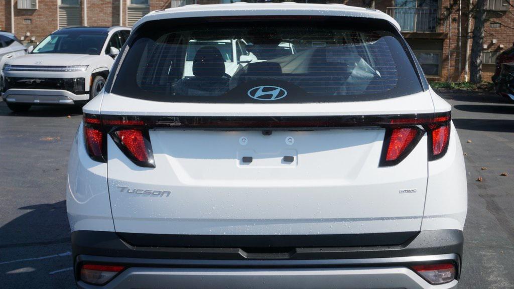 2025 Hyundai Tucson SE photo 3
