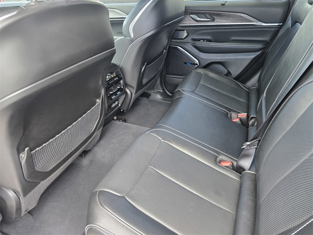 2023 Jeep Grand Cherokee Overland 4xe photo 12