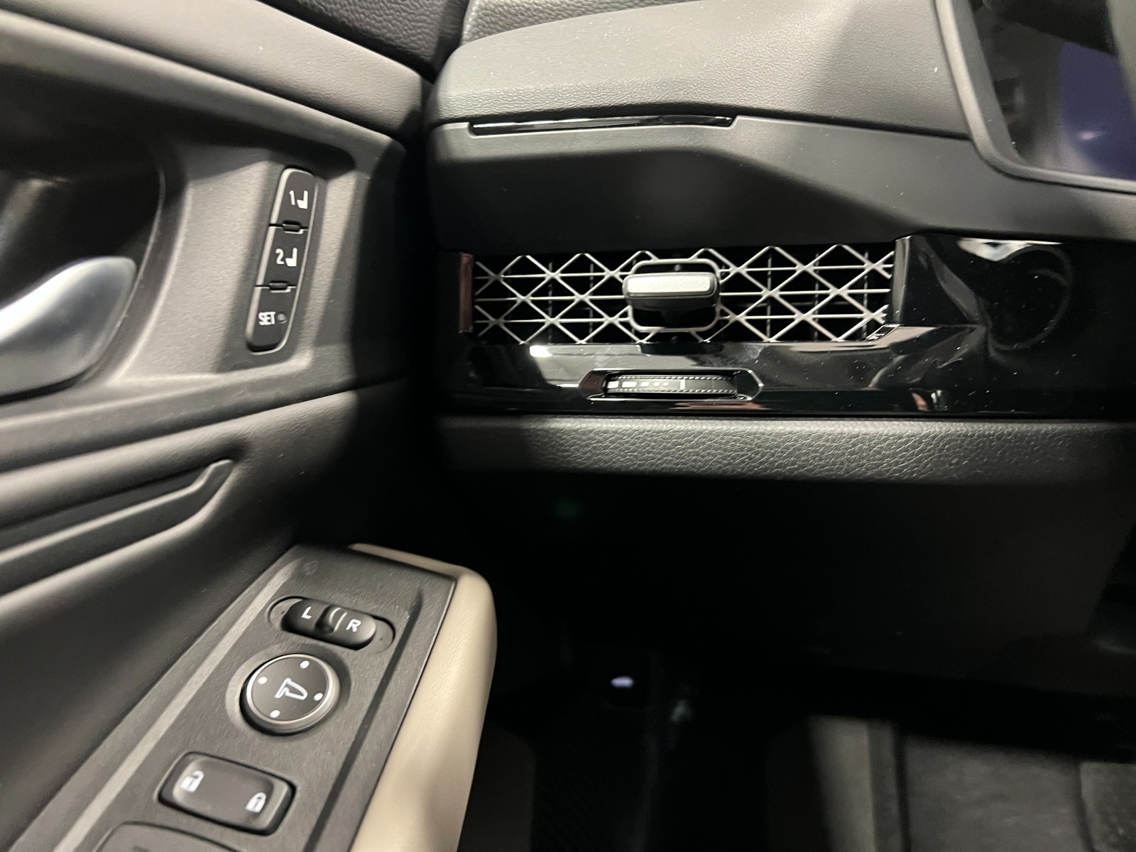 2025 Honda Accord Hybrid EX-L photo 14