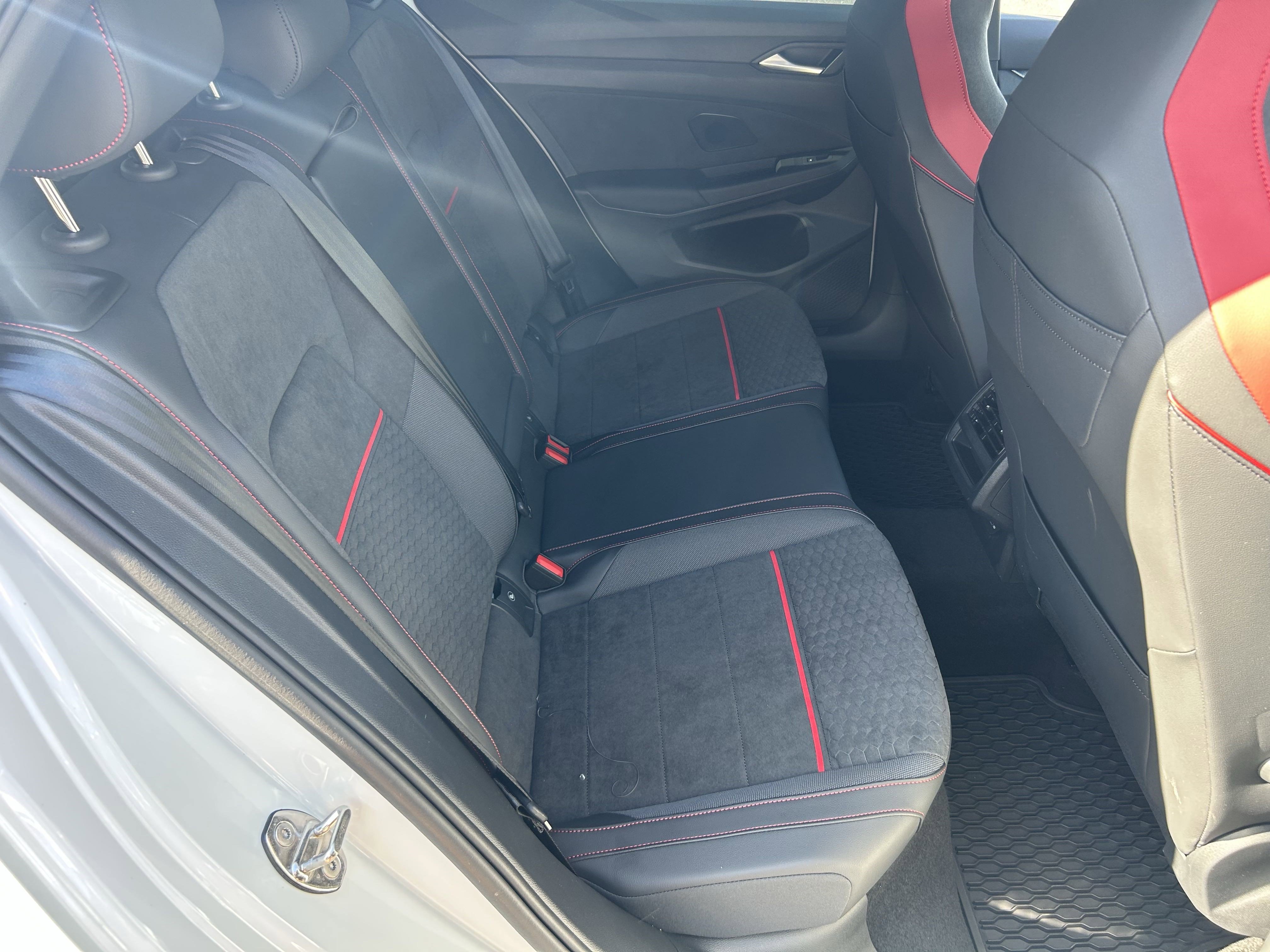 2025 Volkswagen Golf GTI SE photo 4