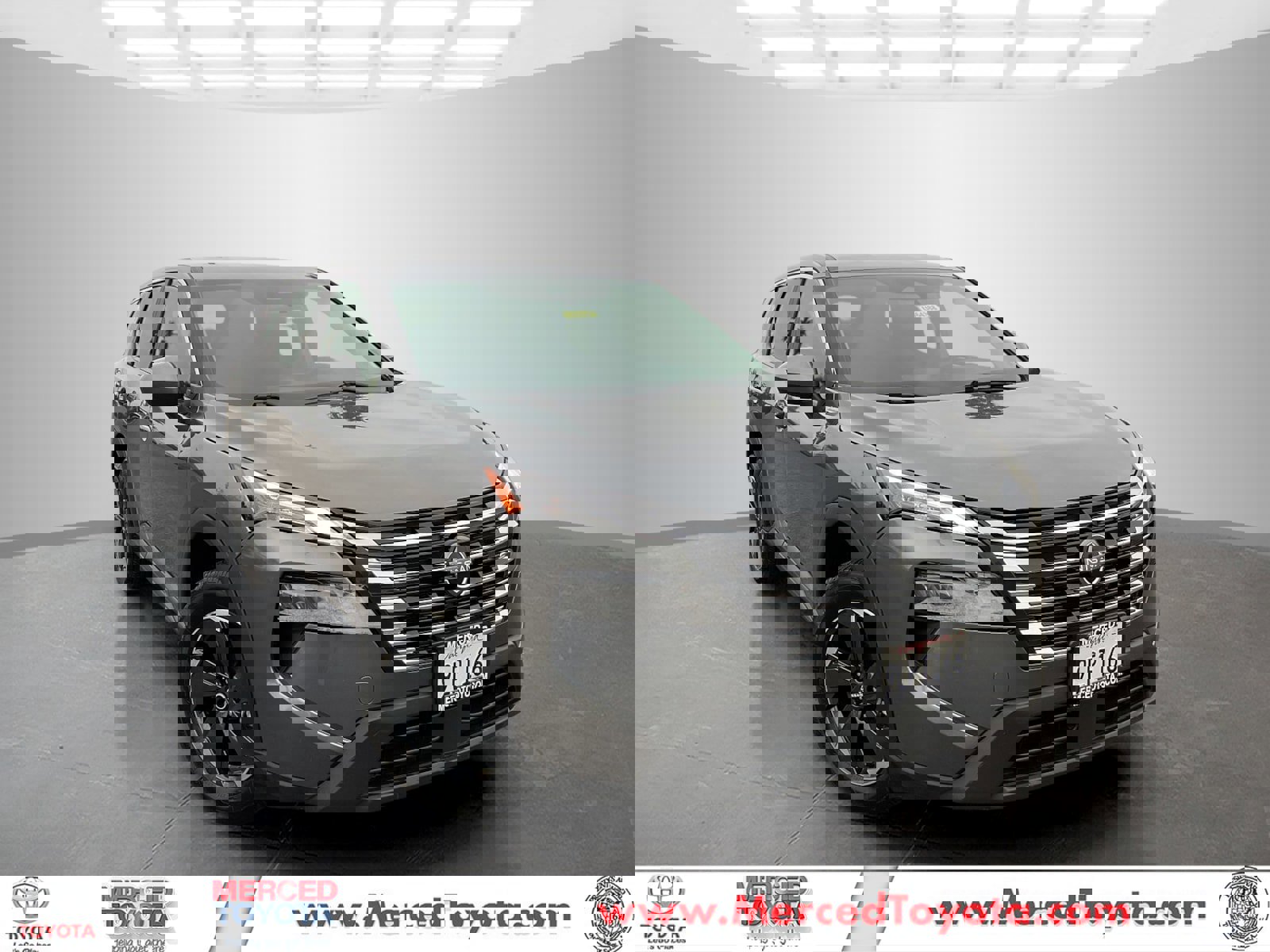 2024 Nissan Rogue SV's photo