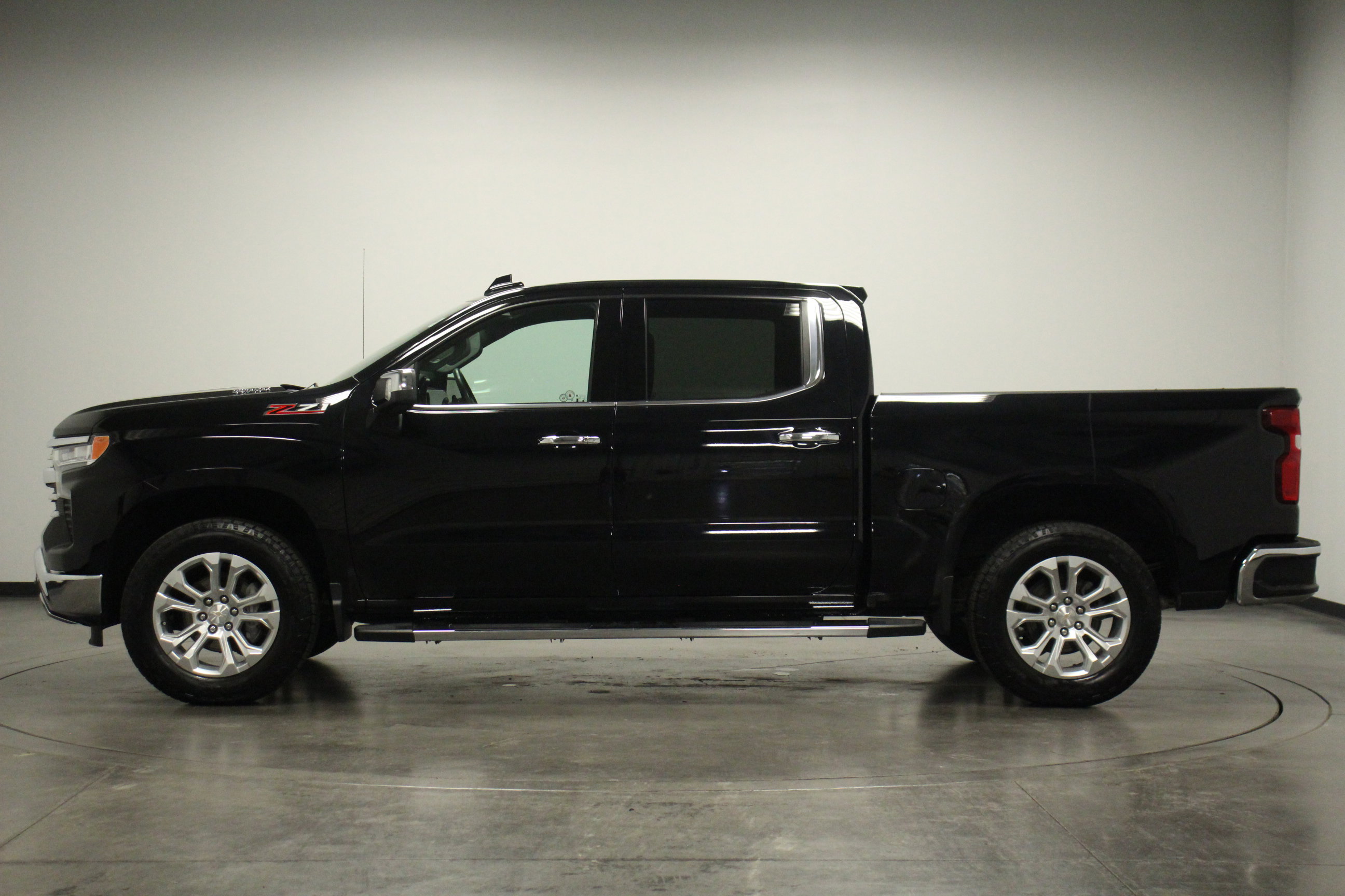 2024 Chevrolet Silverado 1500 LTZ photo 4