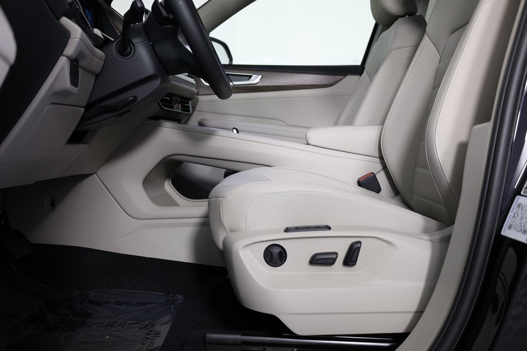 2025 Volkswagen Atlas SEL photo 3