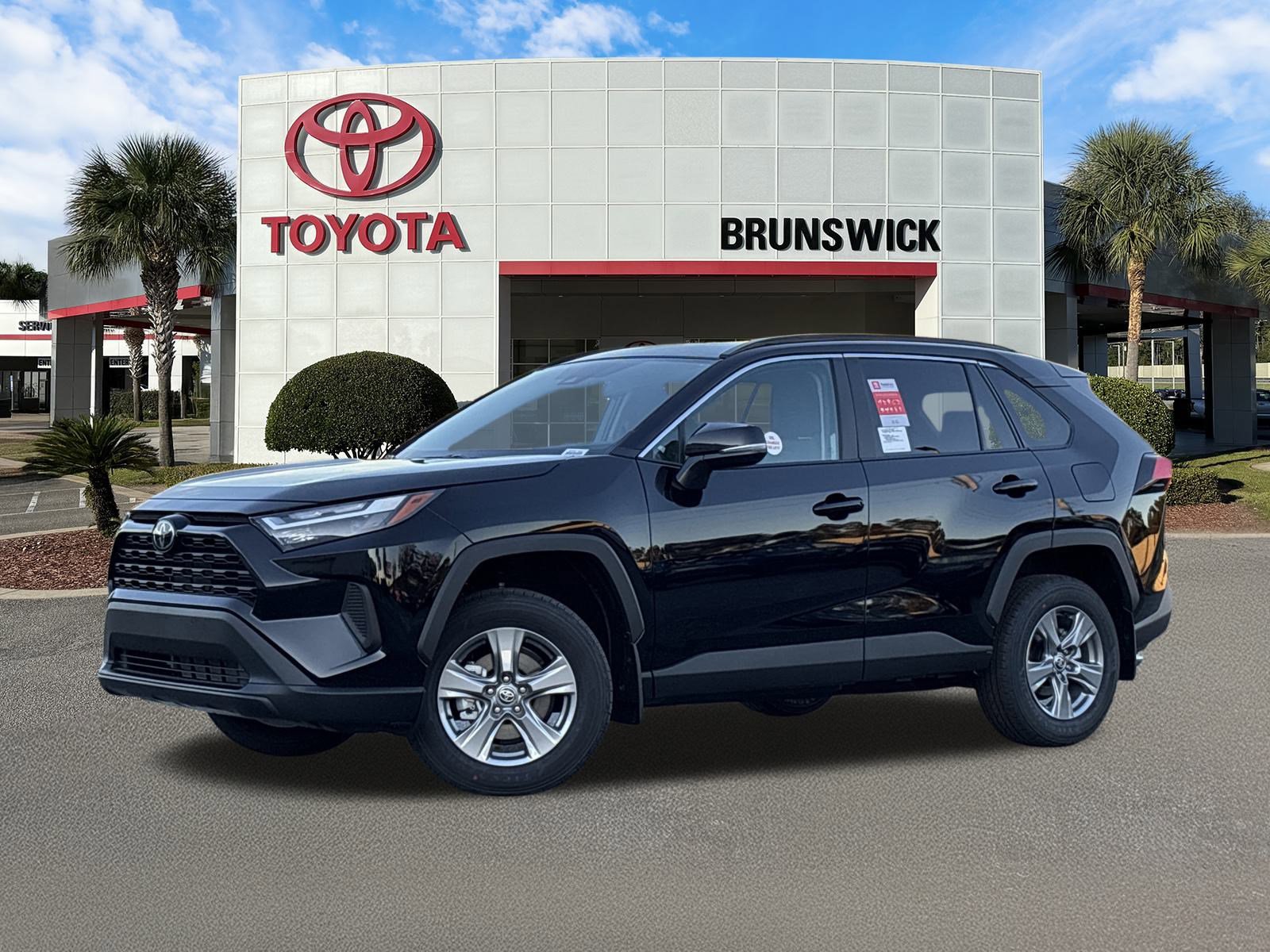 2025 Toyota RAV4 XLE's photo