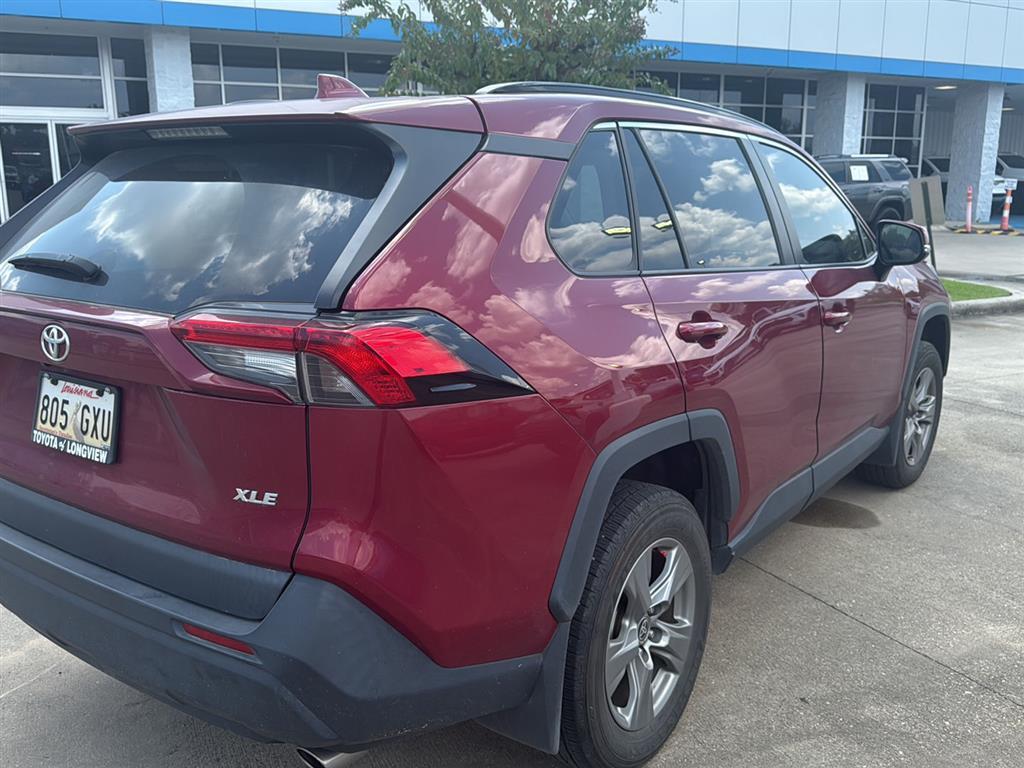 2024 Toyota RAV4 XLE photo 4