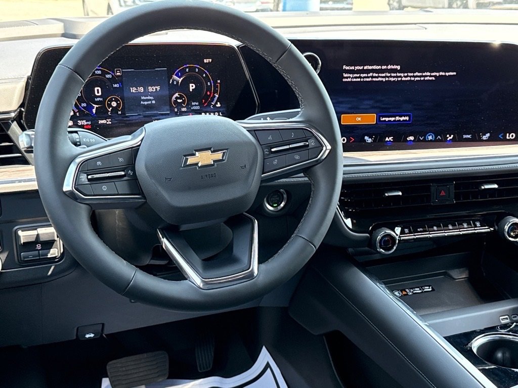 2025 Chevrolet Suburban Premier photo 2