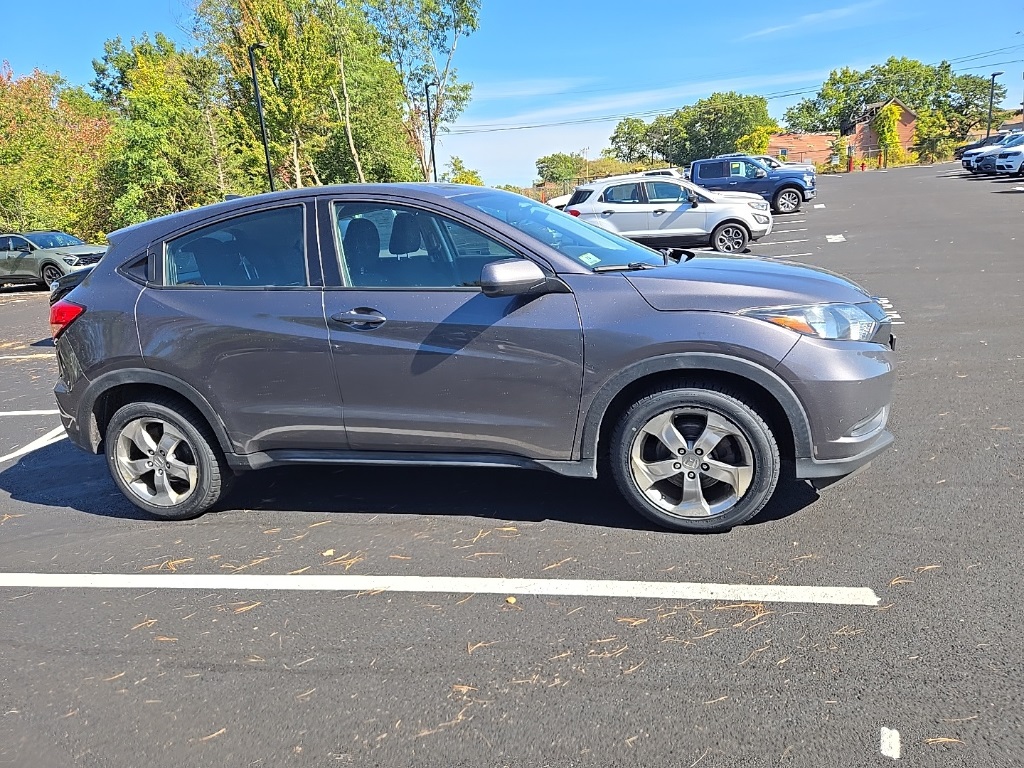 2017 Honda HR-V LX photo 3