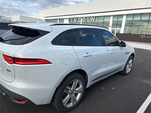 2017 Jaguar F-PACE R-Sport photo 4