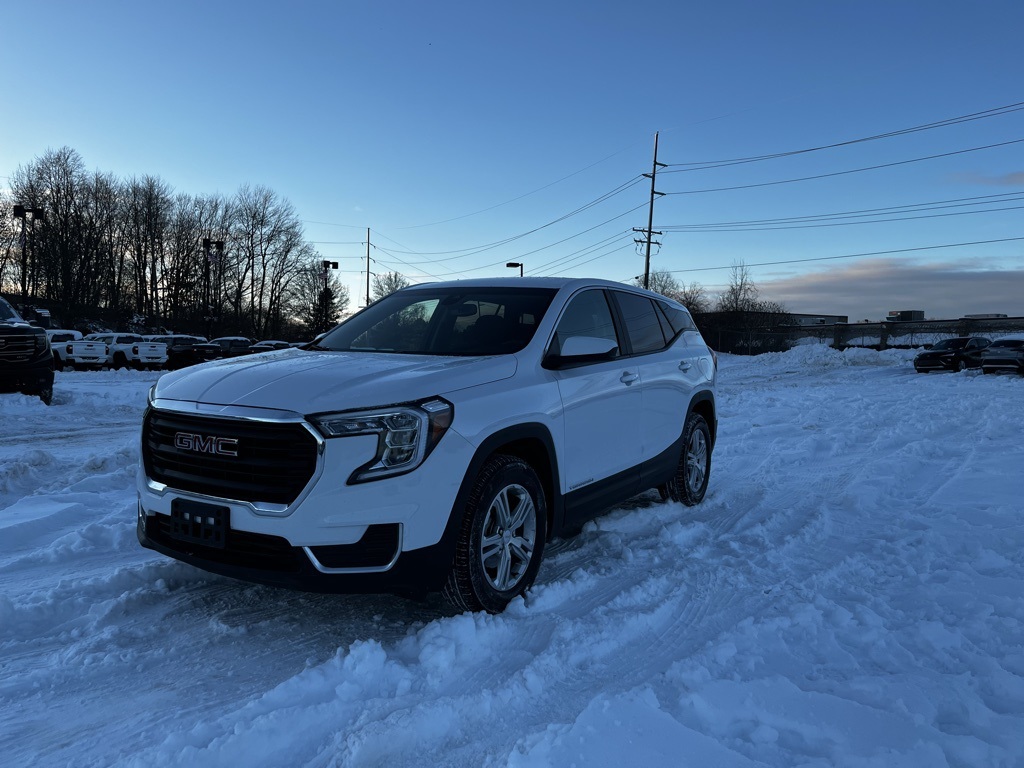 2024 GMC Terrain SLE's photo