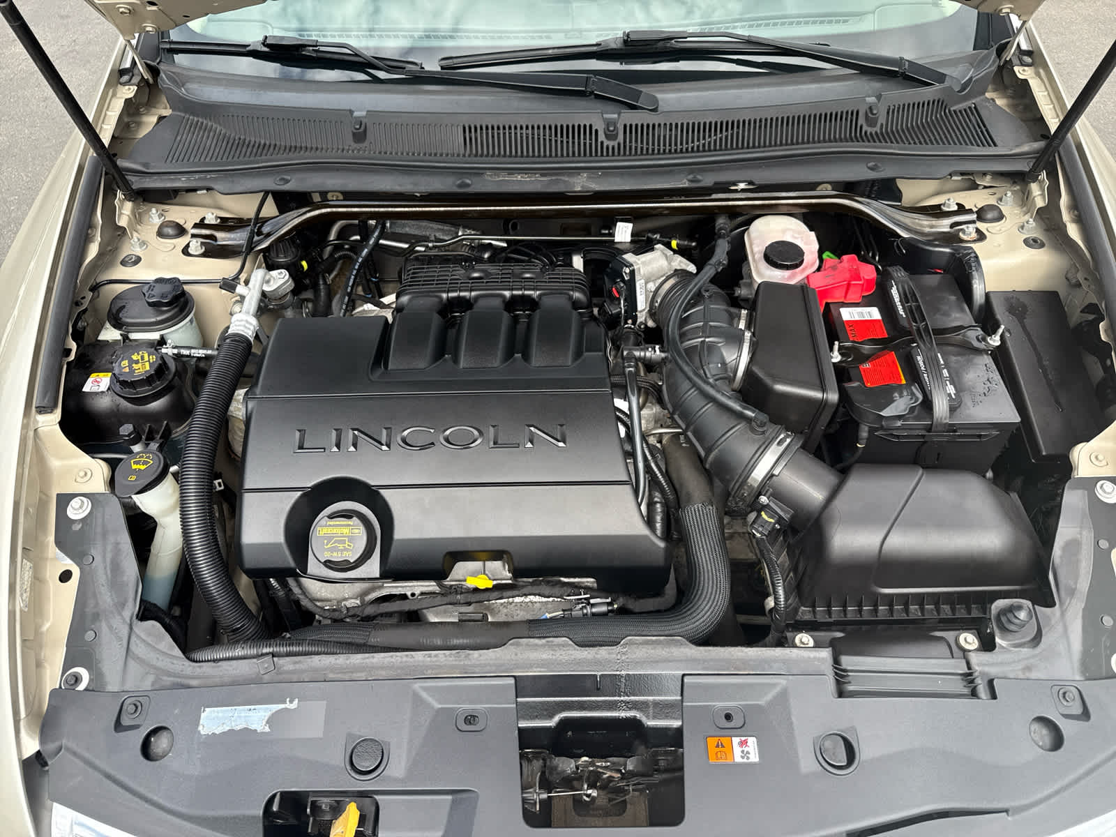 2011 Lincoln MKS photo 14
