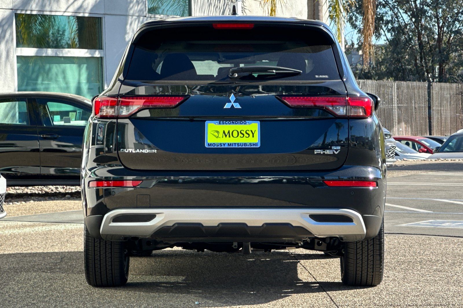 2025 Mitsubishi Outlander PHEV SE photo 5