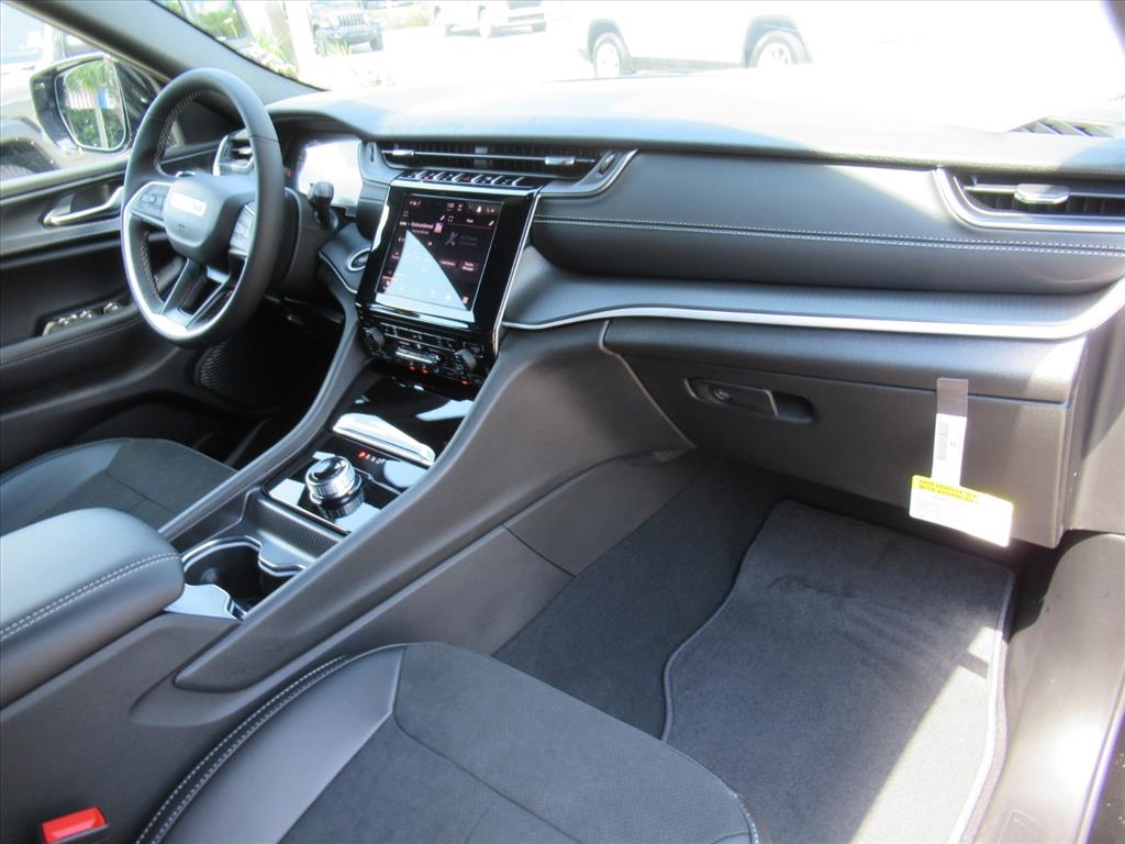 2025 Jeep Grand Cherokee Altitude photo 10
