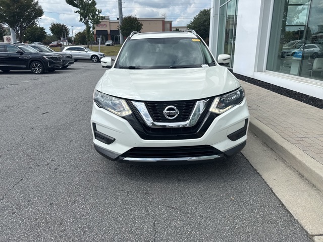 2017 Nissan Rogue SV photo 2