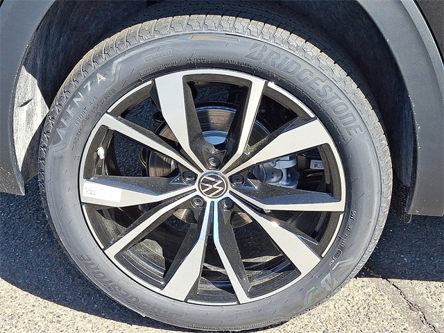 2025 Volkswagen Atlas SEL Premium R-Line photo 3