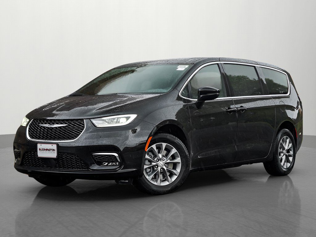 2026 Chrysler Pacifica Select's photo