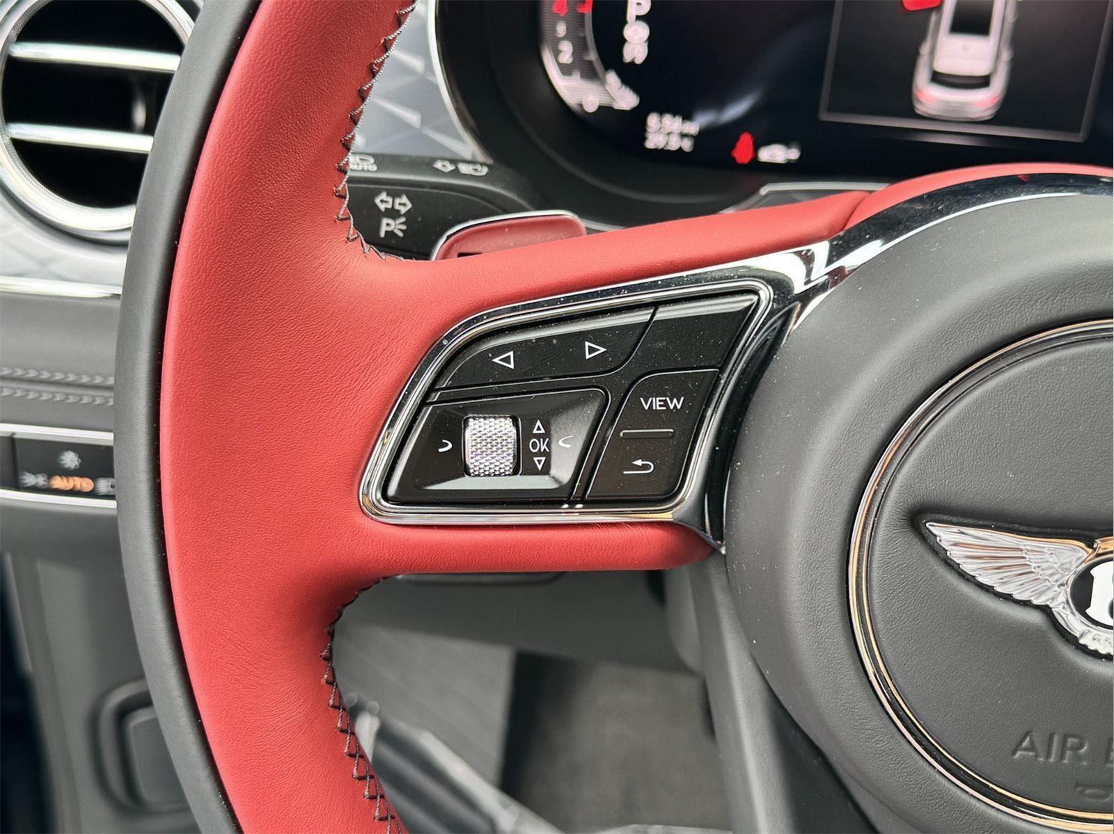 2024 Bentley Bentayga V8 photo 39