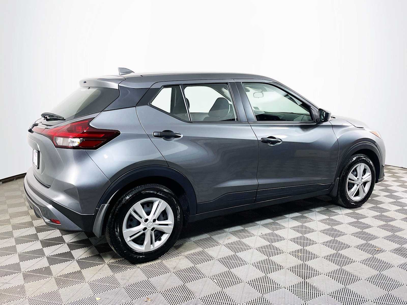 2024 Nissan Kicks S photo 4