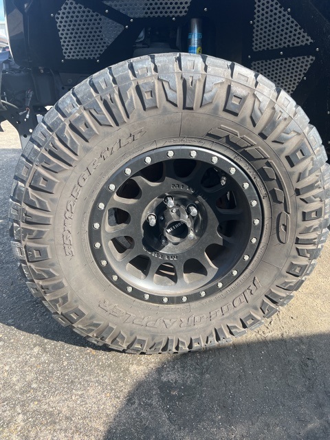 2021 Jeep Gladiator Sport photo 2