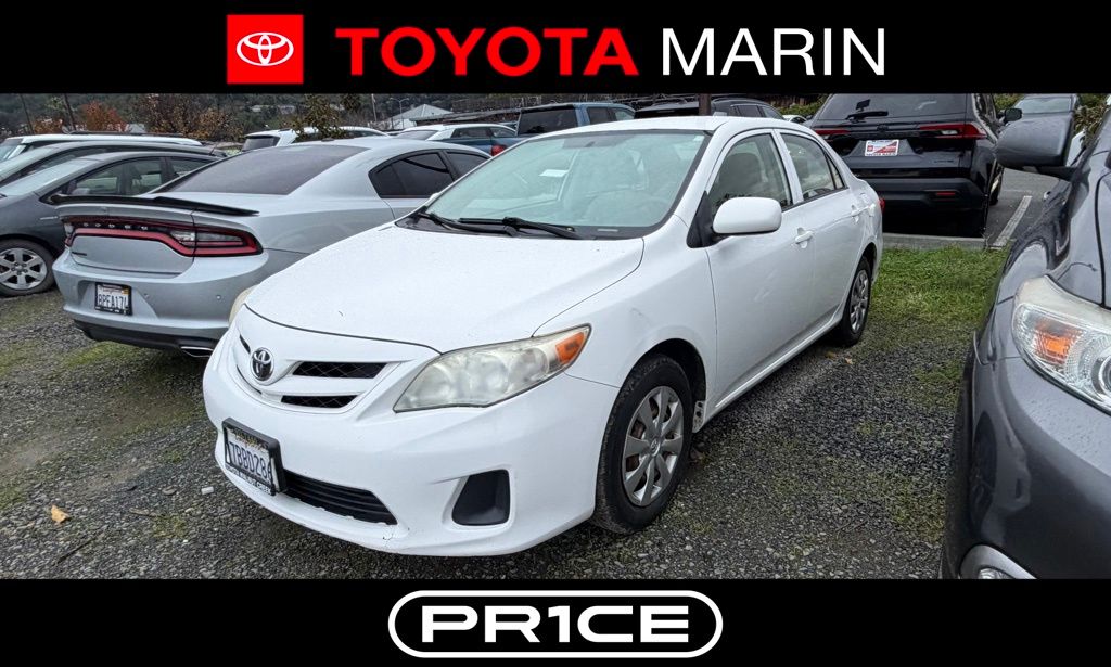 2013 Toyota Corolla LE's photo