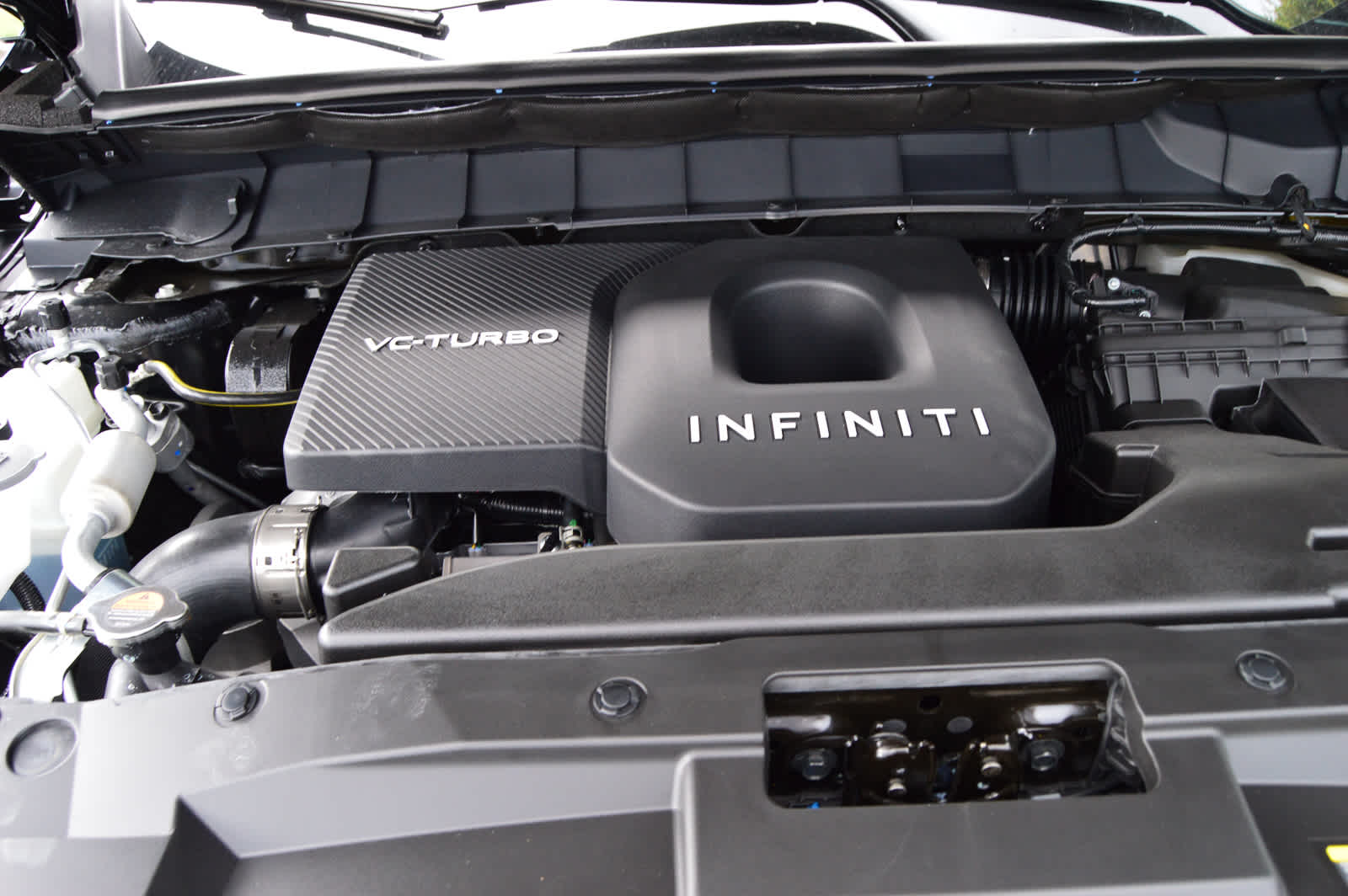 New 2025 Mineral Black INFINITI LUXE image 22