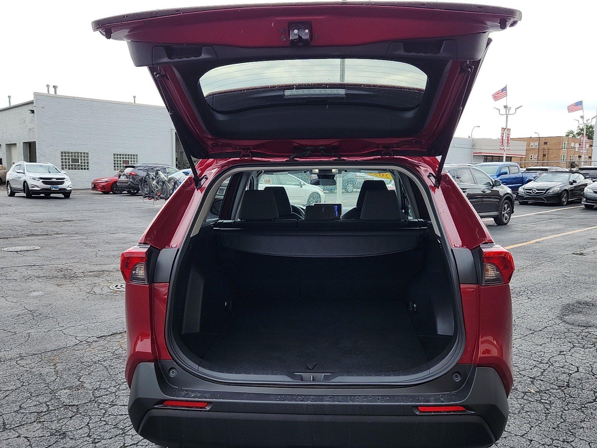 2025 Toyota RAV4 XLE photo 25