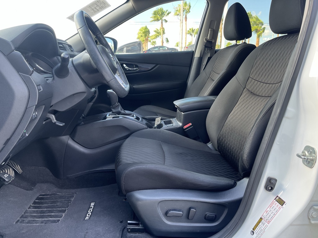 2019 Nissan Rogue SV photo 12