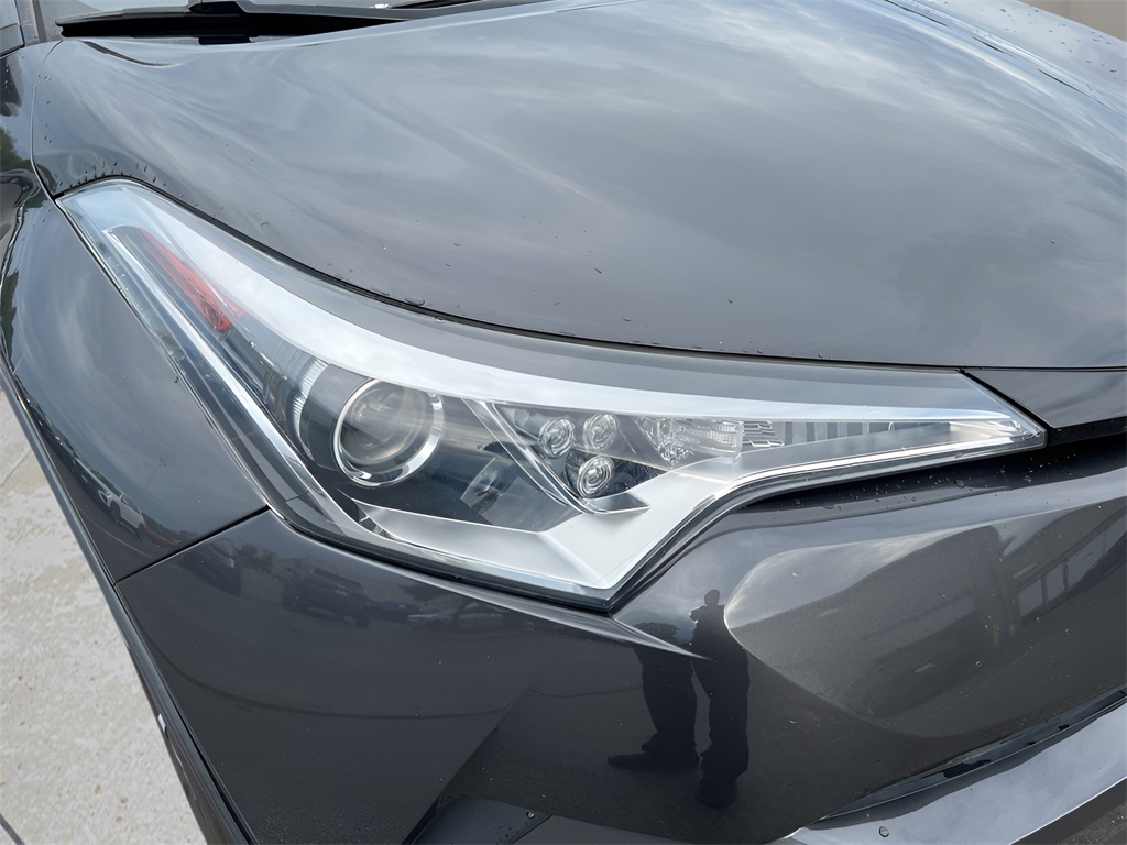2018 Toyota C-HR XLE photo 27